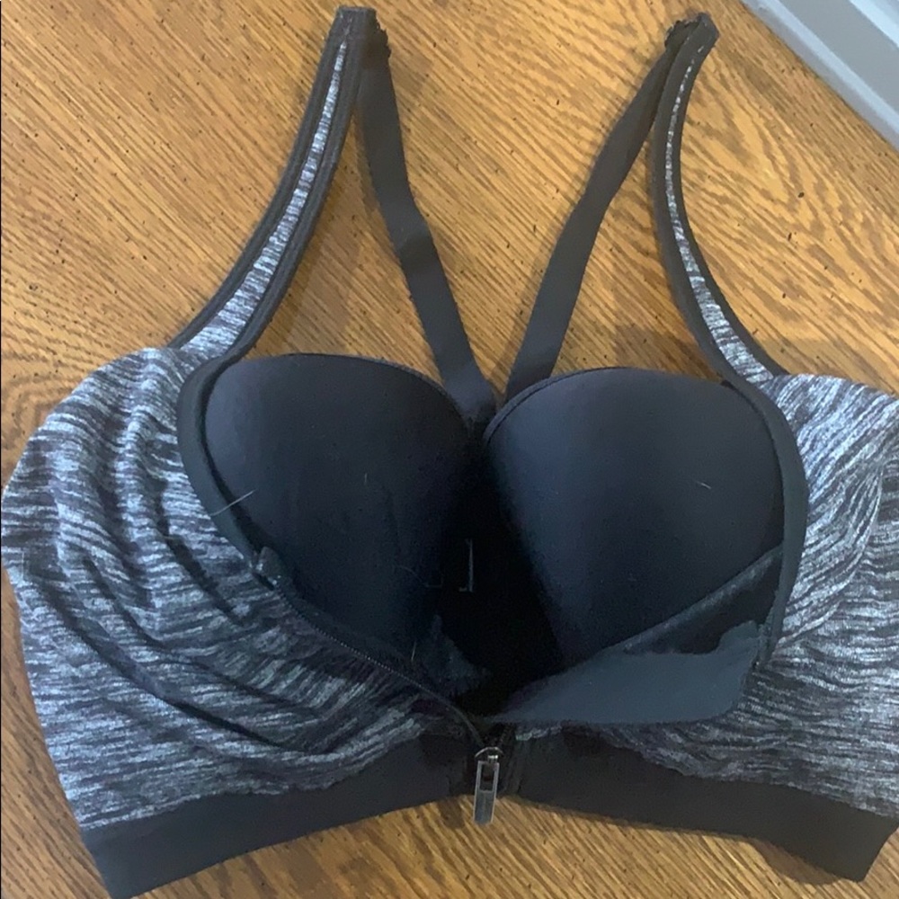 Victoria’s Secret sports bra - Picture 3 of 4